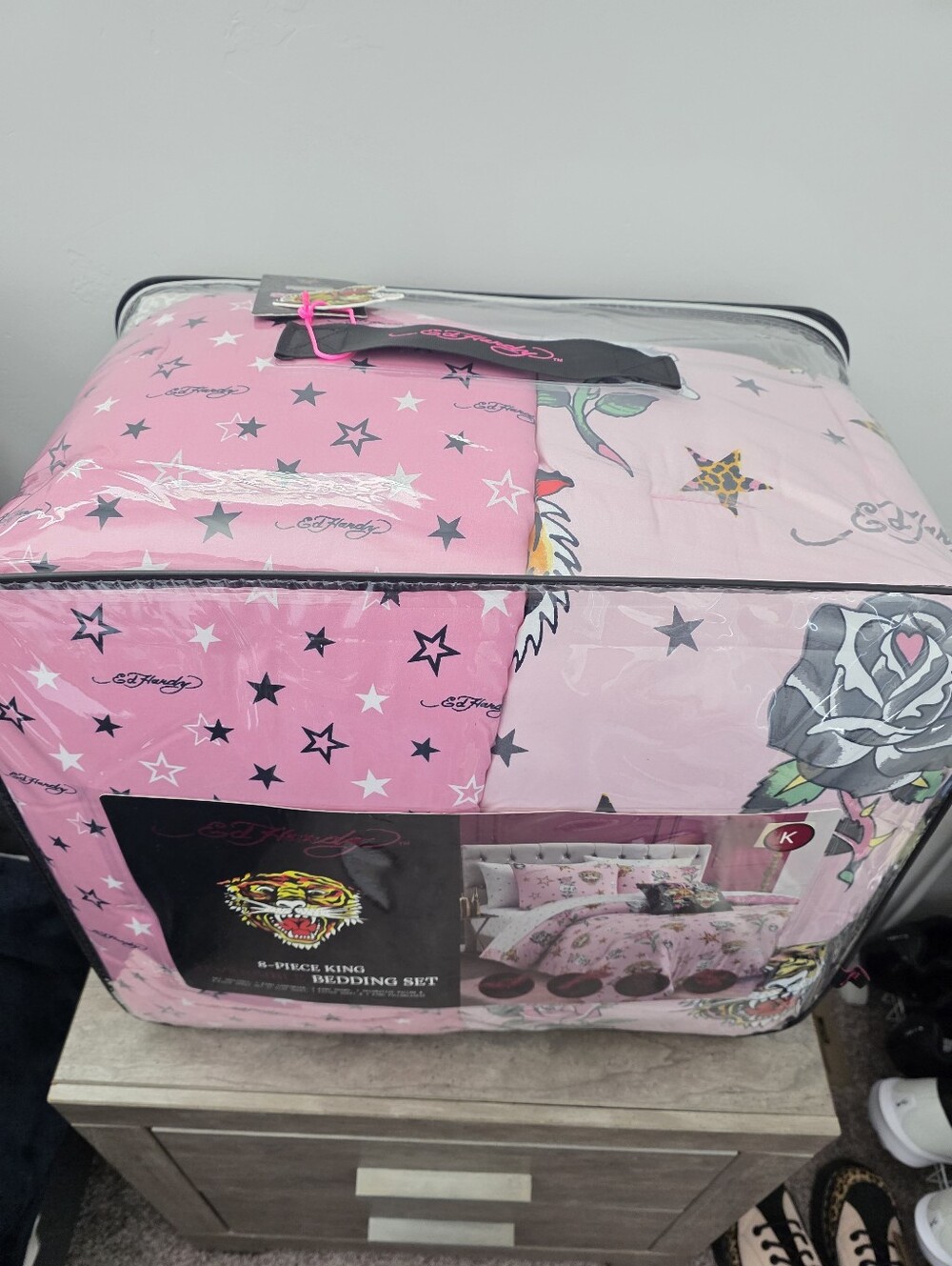 Ed Hardy KING 8 Piece Pink Reversible Comforter Bedding Set - Picture 3 of 9